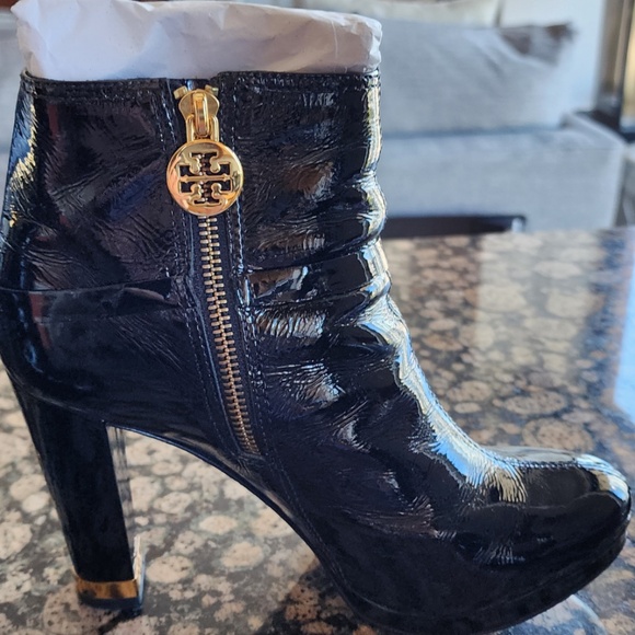 Tory Burch Patent Leather Booties - Black - Size 8 - Picture 2 of 16